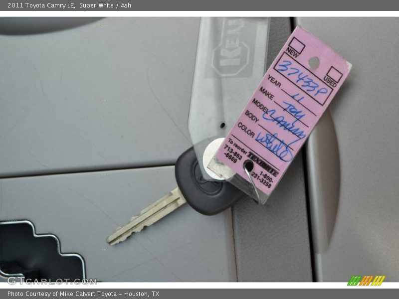 Super White / Ash 2011 Toyota Camry LE