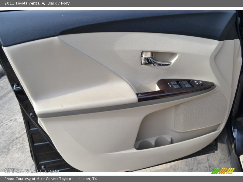 Black / Ivory 2011 Toyota Venza I4