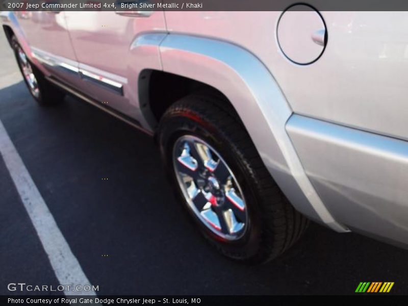 Bright Silver Metallic / Khaki 2007 Jeep Commander Limited 4x4