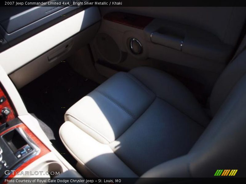Bright Silver Metallic / Khaki 2007 Jeep Commander Limited 4x4