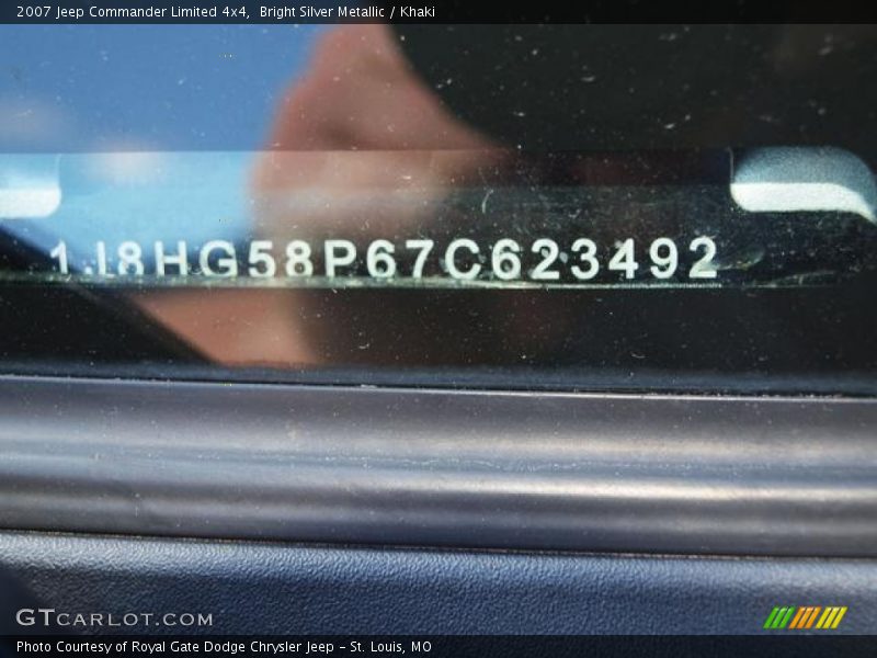 Bright Silver Metallic / Khaki 2007 Jeep Commander Limited 4x4