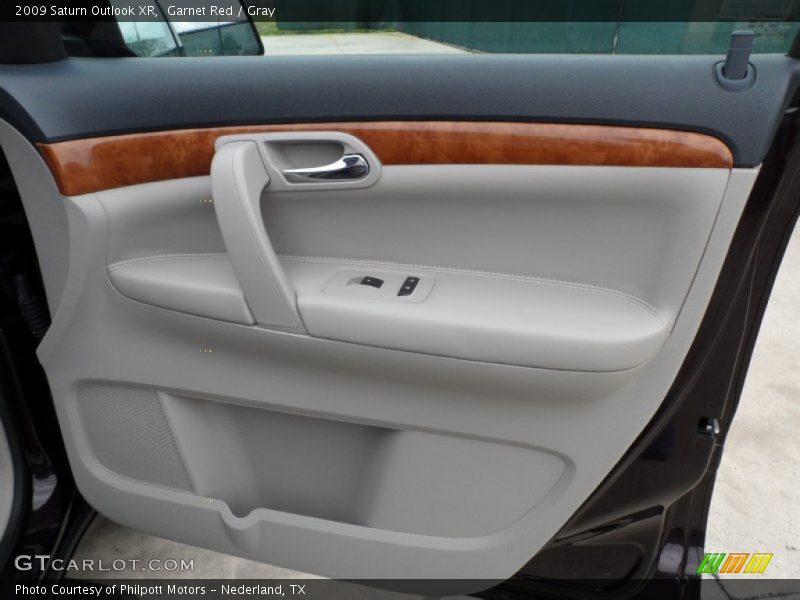 Garnet Red / Gray 2009 Saturn Outlook XR