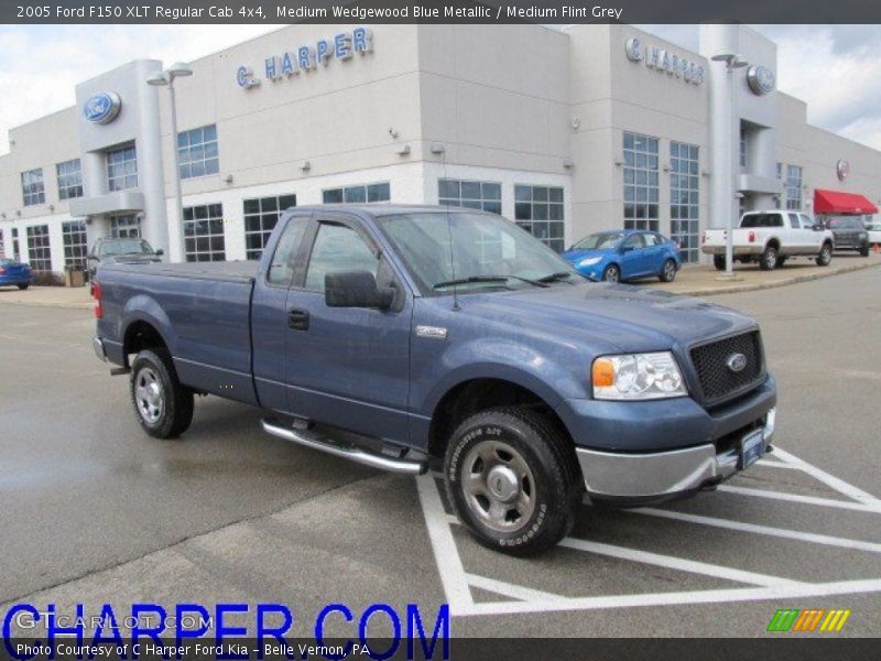 Medium Wedgewood Blue Metallic / Medium Flint Grey 2005 Ford F150 XLT Regular Cab 4x4