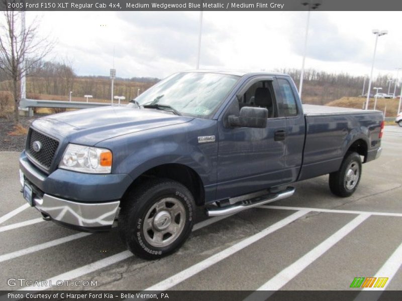 Medium Wedgewood Blue Metallic / Medium Flint Grey 2005 Ford F150 XLT Regular Cab 4x4