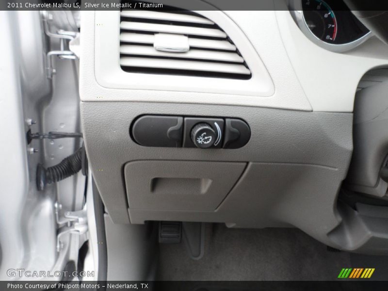 Silver Ice Metallic / Titanium 2011 Chevrolet Malibu LS