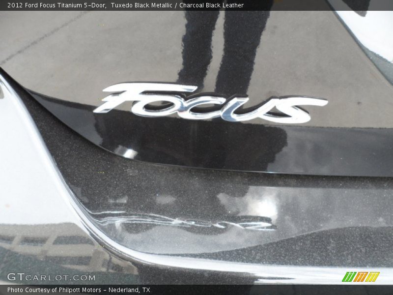  2012 Focus Titanium 5-Door Logo