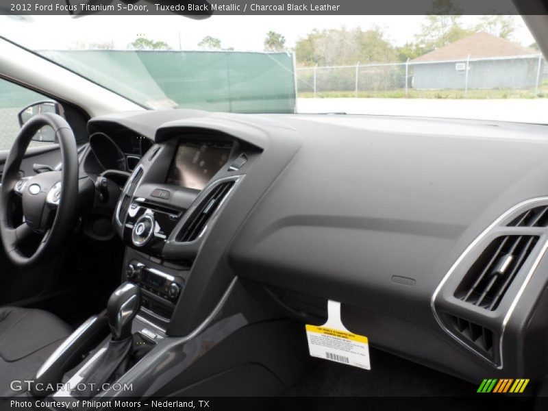 Tuxedo Black Metallic / Charcoal Black Leather 2012 Ford Focus Titanium 5-Door