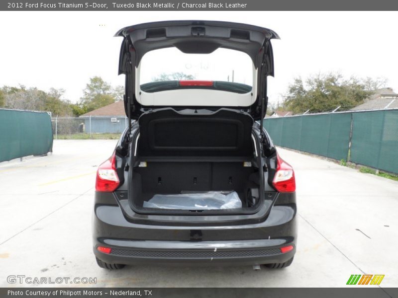 Tuxedo Black Metallic / Charcoal Black Leather 2012 Ford Focus Titanium 5-Door