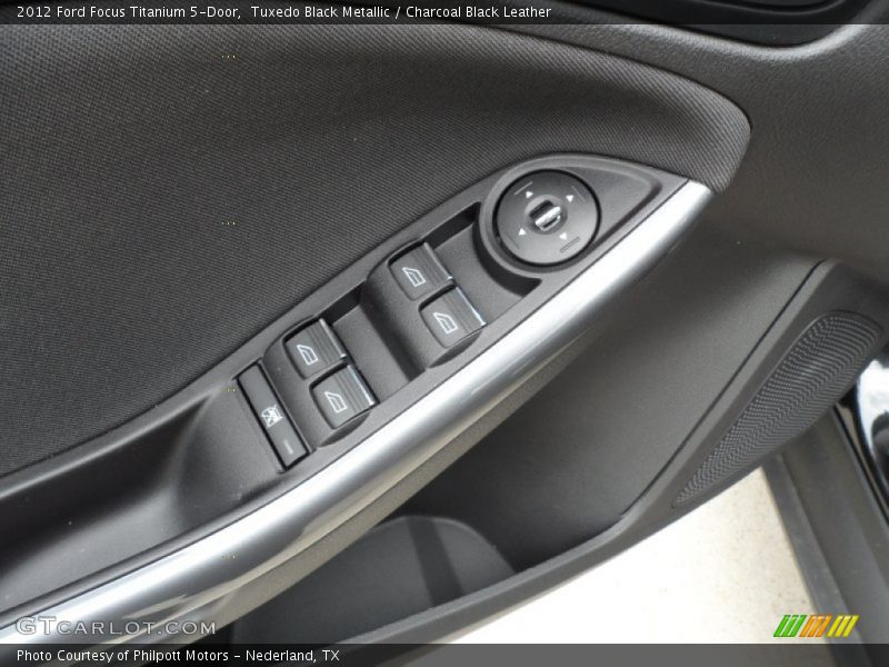 Tuxedo Black Metallic / Charcoal Black Leather 2012 Ford Focus Titanium 5-Door