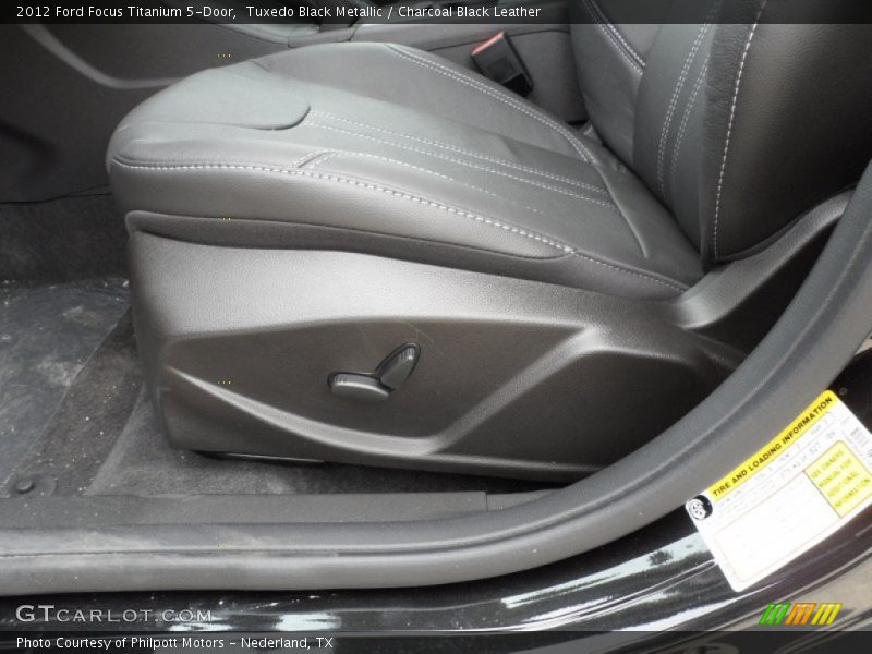 Tuxedo Black Metallic / Charcoal Black Leather 2012 Ford Focus Titanium 5-Door