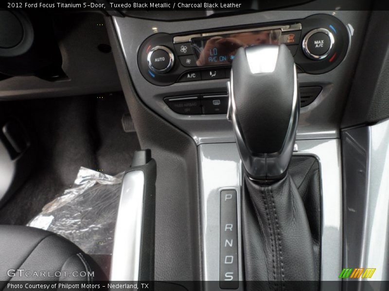 Tuxedo Black Metallic / Charcoal Black Leather 2012 Ford Focus Titanium 5-Door