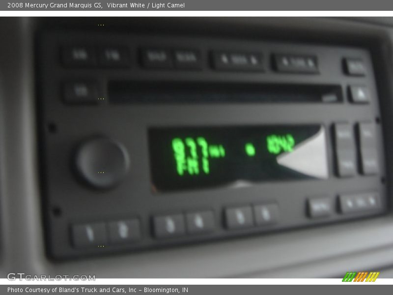 Vibrant White / Light Camel 2008 Mercury Grand Marquis GS