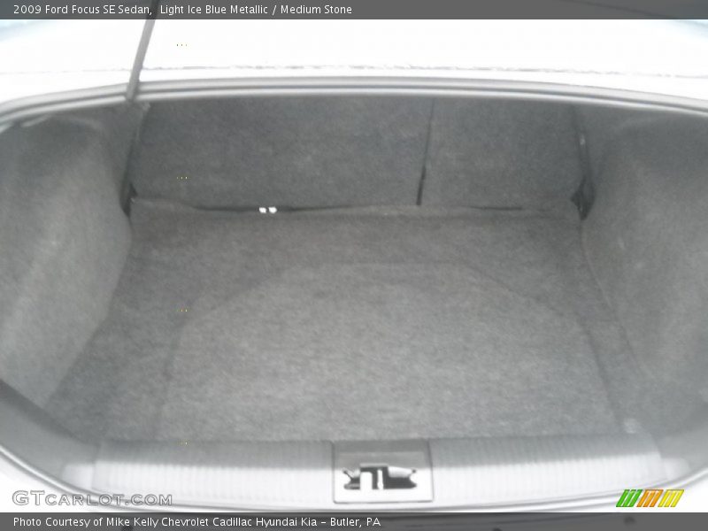 Light Ice Blue Metallic / Medium Stone 2009 Ford Focus SE Sedan
