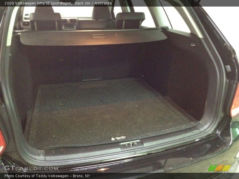  2009 Jetta SE SportWagen Trunk