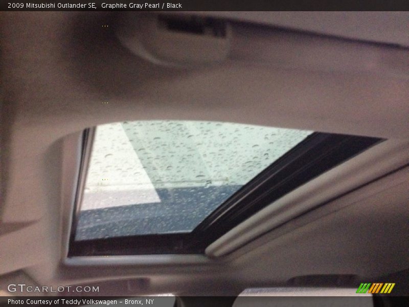 Graphite Gray Pearl / Black 2009 Mitsubishi Outlander SE