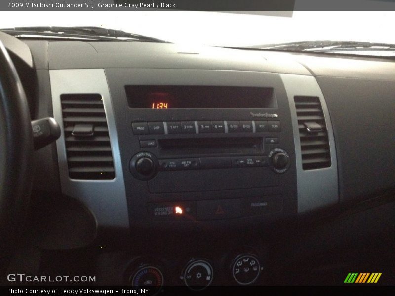 Graphite Gray Pearl / Black 2009 Mitsubishi Outlander SE