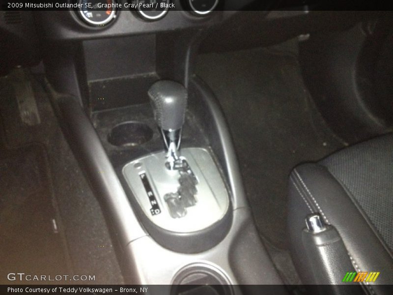 Graphite Gray Pearl / Black 2009 Mitsubishi Outlander SE