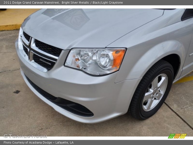 Bright Silver Metallic / Black/Light Graystone 2011 Dodge Grand Caravan Mainstreet