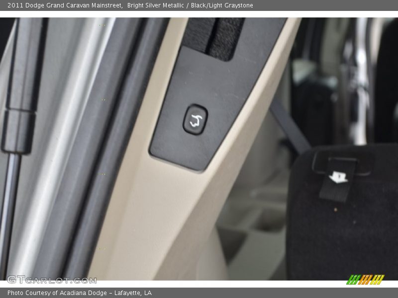 Bright Silver Metallic / Black/Light Graystone 2011 Dodge Grand Caravan Mainstreet