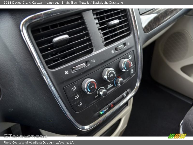 Bright Silver Metallic / Black/Light Graystone 2011 Dodge Grand Caravan Mainstreet