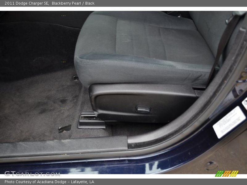Blackberry Pearl / Black 2011 Dodge Charger SE