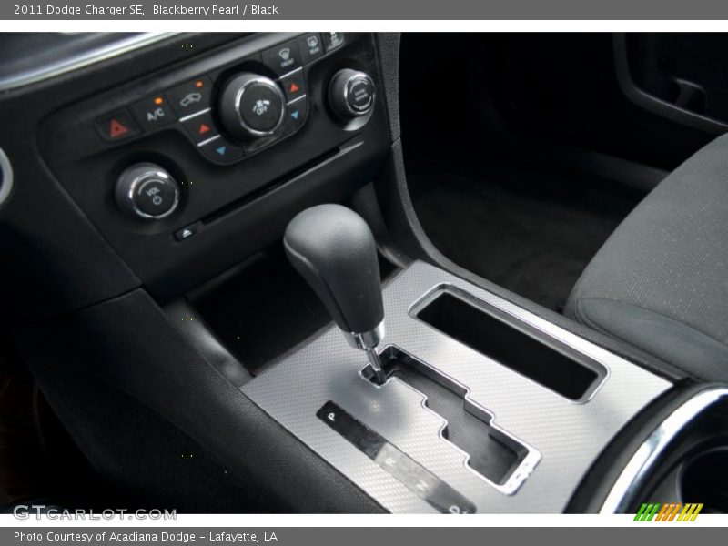 Blackberry Pearl / Black 2011 Dodge Charger SE
