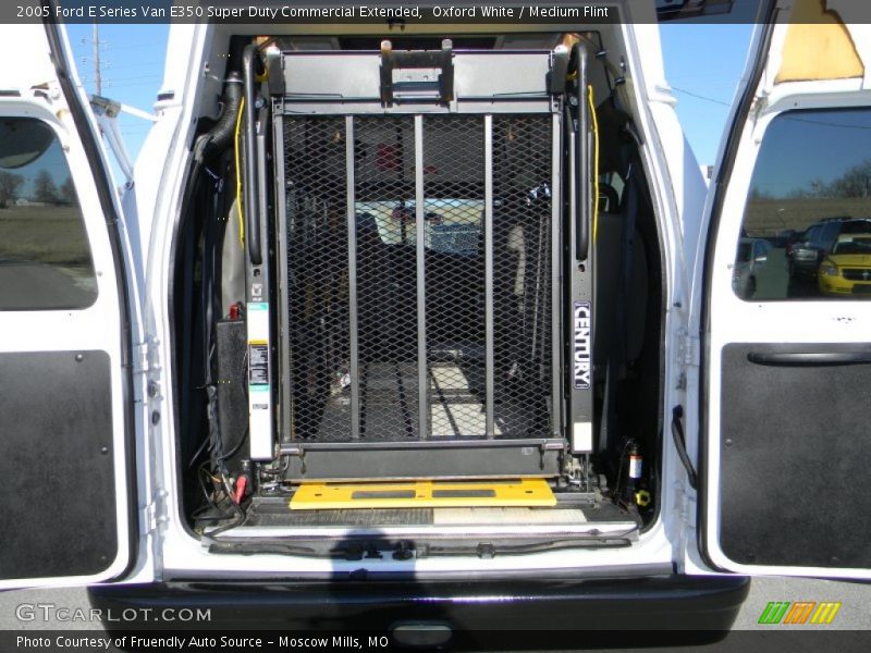 Oxford White / Medium Flint 2005 Ford E Series Van E350 Super Duty Commercial Extended