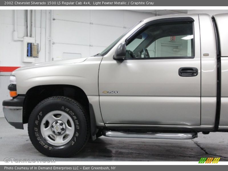 Light Pewter Metallic / Graphite Gray 2002 Chevrolet Silverado 1500 LS Regular Cab 4x4