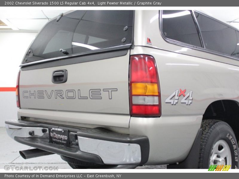 Light Pewter Metallic / Graphite Gray 2002 Chevrolet Silverado 1500 LS Regular Cab 4x4