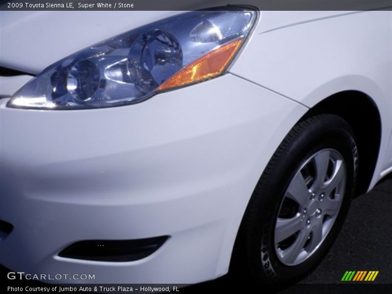Super White / Stone 2009 Toyota Sienna LE