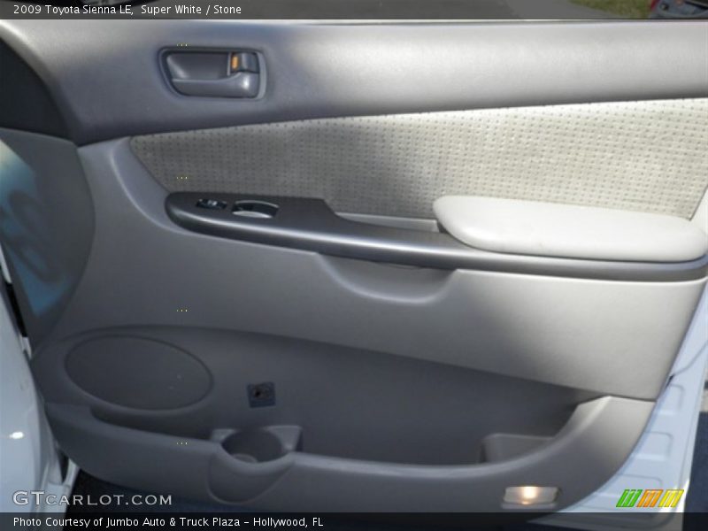 Super White / Stone 2009 Toyota Sienna LE