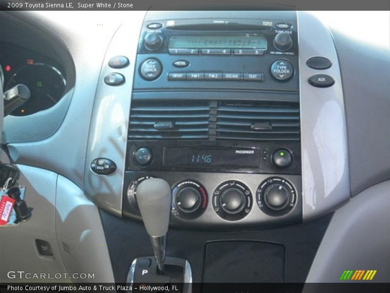Super White / Stone 2009 Toyota Sienna LE