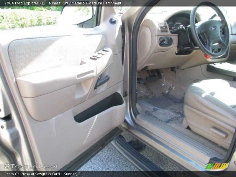 Mineral Grey Metallic / Medium Parchment 2004 Ford Explorer XLS