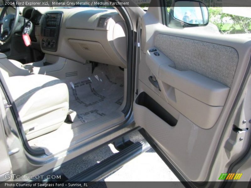 Mineral Grey Metallic / Medium Parchment 2004 Ford Explorer XLS