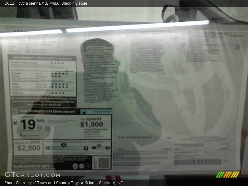 Black / Bisque 2012 Toyota Sienna XLE AWD