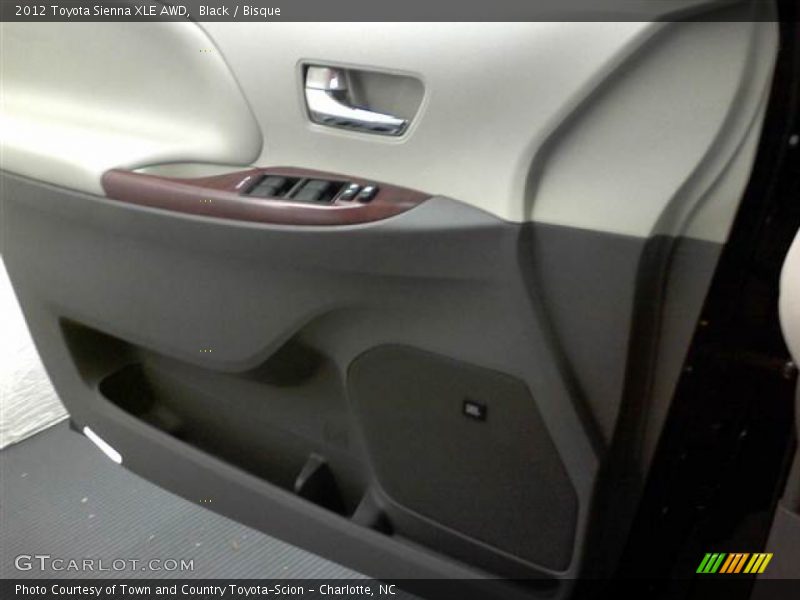 Black / Bisque 2012 Toyota Sienna XLE AWD