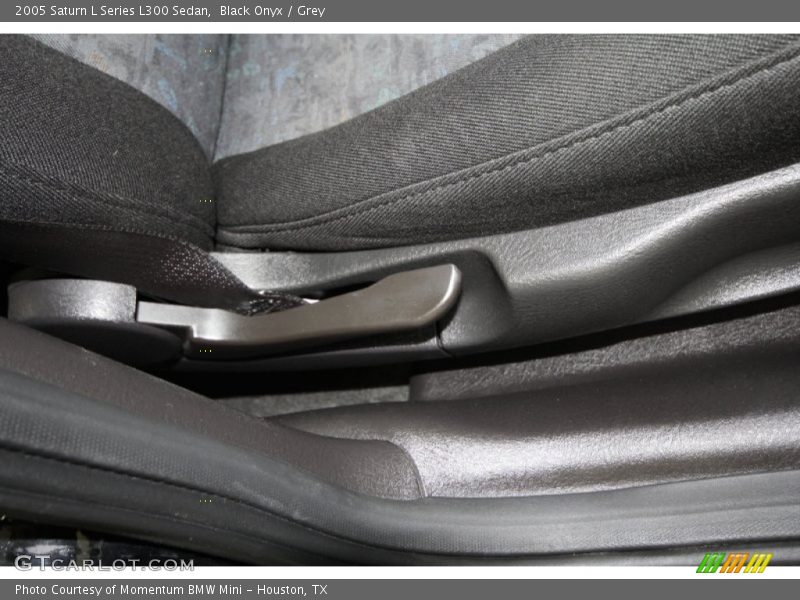 Black Onyx / Grey 2005 Saturn L Series L300 Sedan