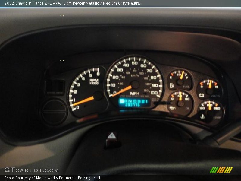 Light Pewter Metallic / Medium Gray/Neutral 2002 Chevrolet Tahoe Z71 4x4