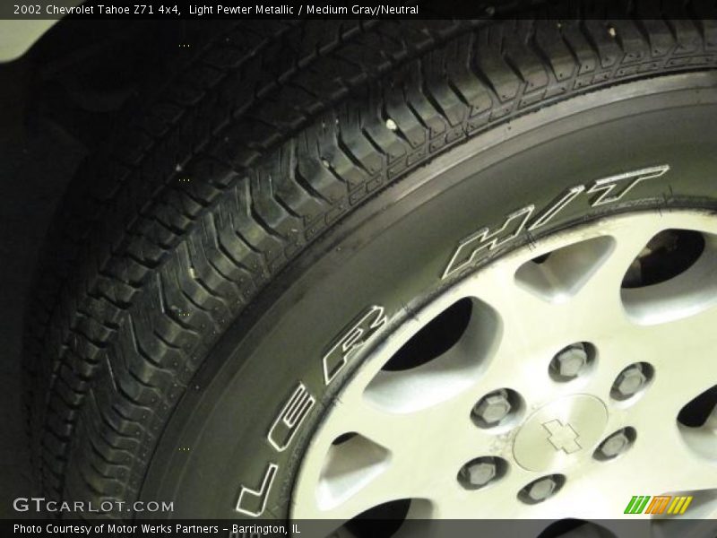 Light Pewter Metallic / Medium Gray/Neutral 2002 Chevrolet Tahoe Z71 4x4