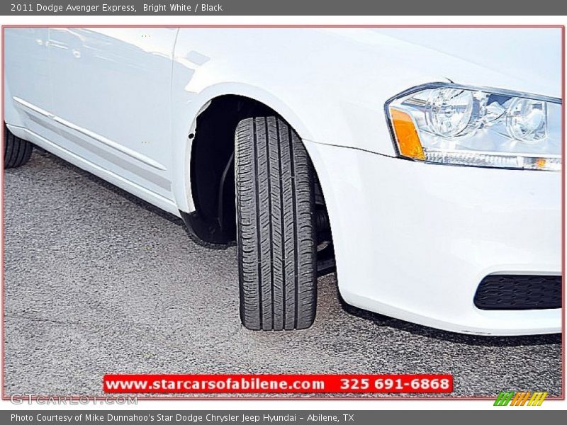 Bright White / Black 2011 Dodge Avenger Express