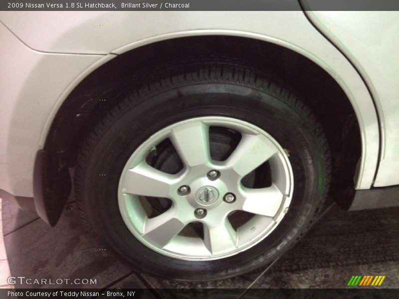 Brillant Silver / Charcoal 2009 Nissan Versa 1.8 SL Hatchback