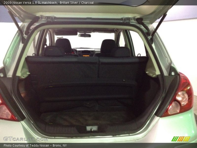Brillant Silver / Charcoal 2009 Nissan Versa 1.8 SL Hatchback