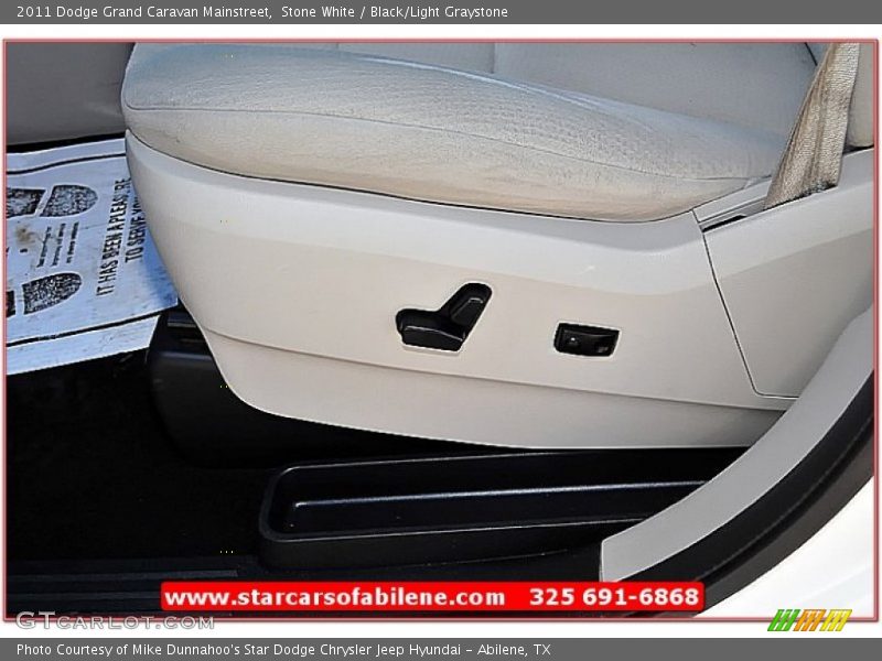 Stone White / Black/Light Graystone 2011 Dodge Grand Caravan Mainstreet