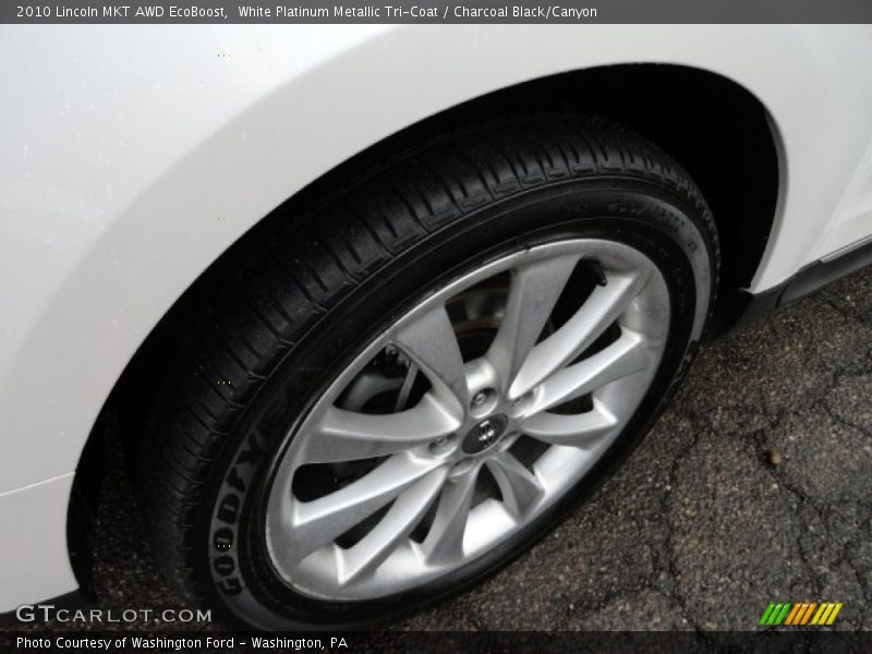 White Platinum Metallic Tri-Coat / Charcoal Black/Canyon 2010 Lincoln MKT AWD EcoBoost