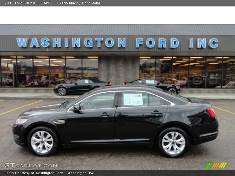 Tuxedo Black / Light Stone 2011 Ford Taurus SEL AWD