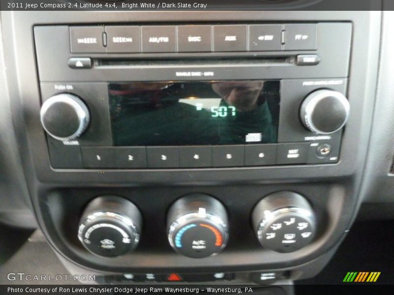 Bright White / Dark Slate Gray 2011 Jeep Compass 2.4 Latitude 4x4