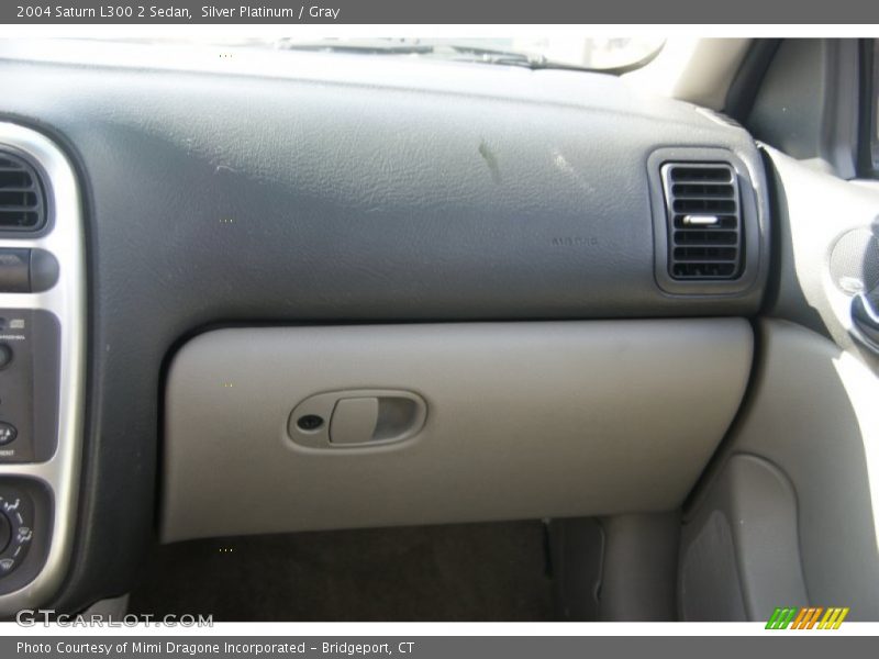 Silver Platinum / Gray 2004 Saturn L300 2 Sedan