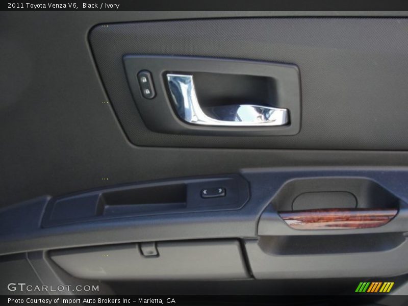 Black / Ivory 2011 Toyota Venza V6