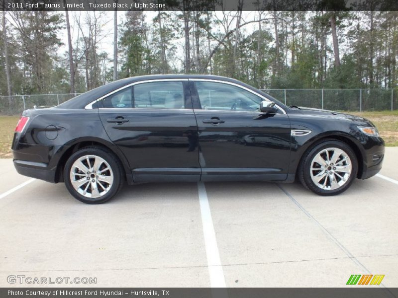 Tuxedo Black / Light Stone 2011 Ford Taurus Limited