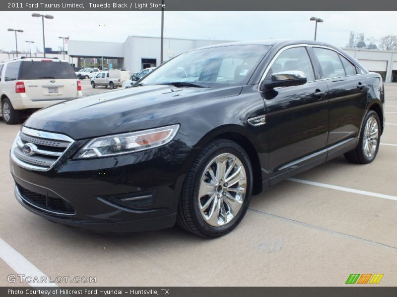 Tuxedo Black / Light Stone 2011 Ford Taurus Limited